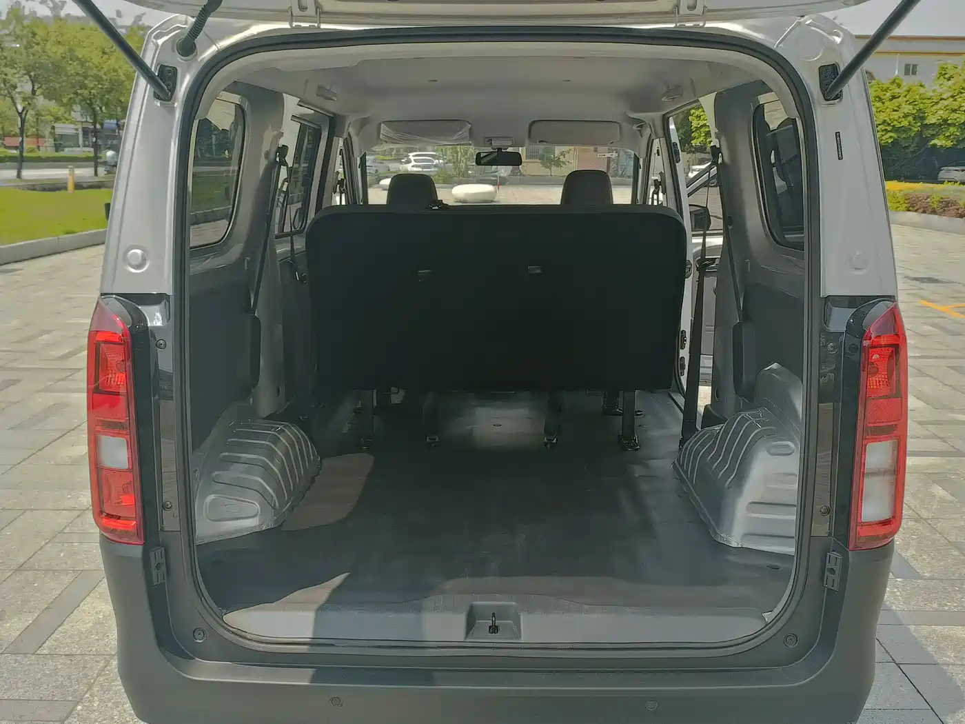 Wuling Motors Wuling Rongguang EV 2026 2026 Model 310km Base Type 5-Seater