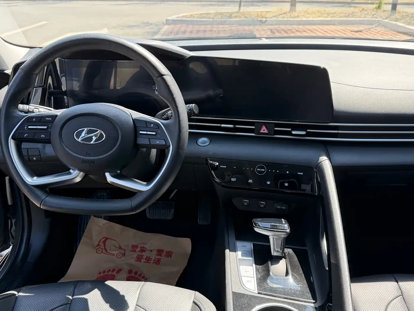 Hyundai Elantra 2022 1.5L CVT LUX Premium Edition фото 17