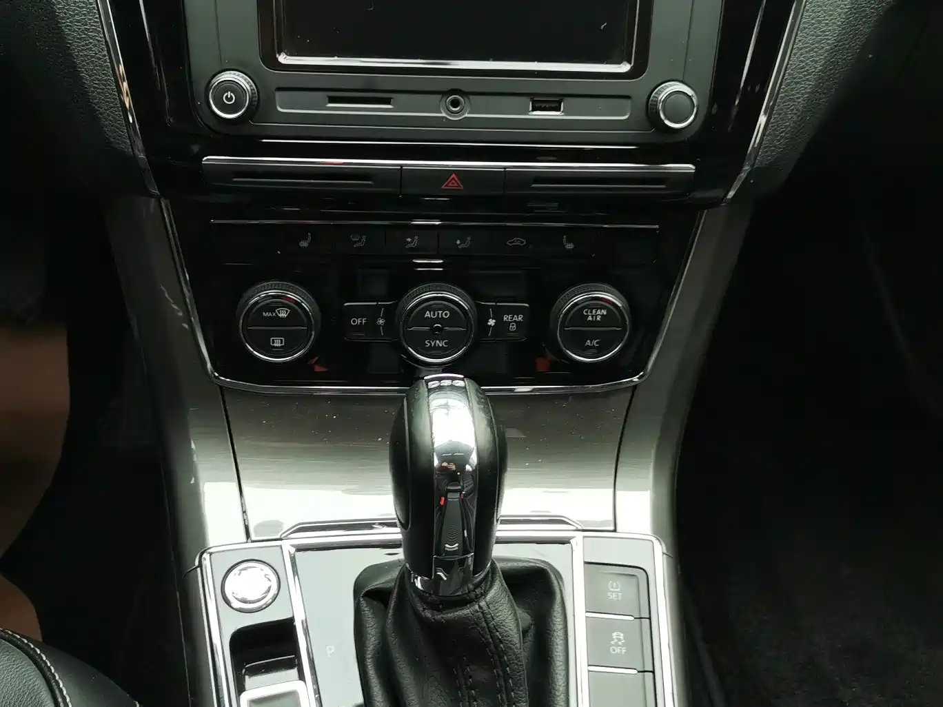 Volkswagen Passat 2017 330TSI DSG Prestige фото 12
