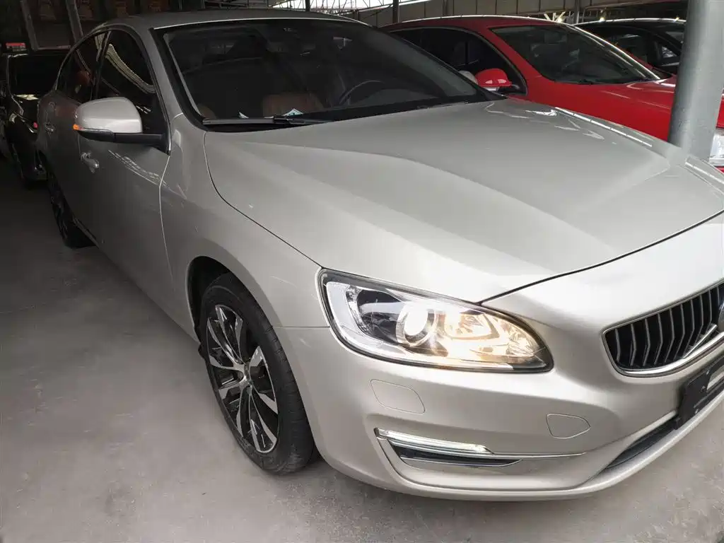 VOLVO S60