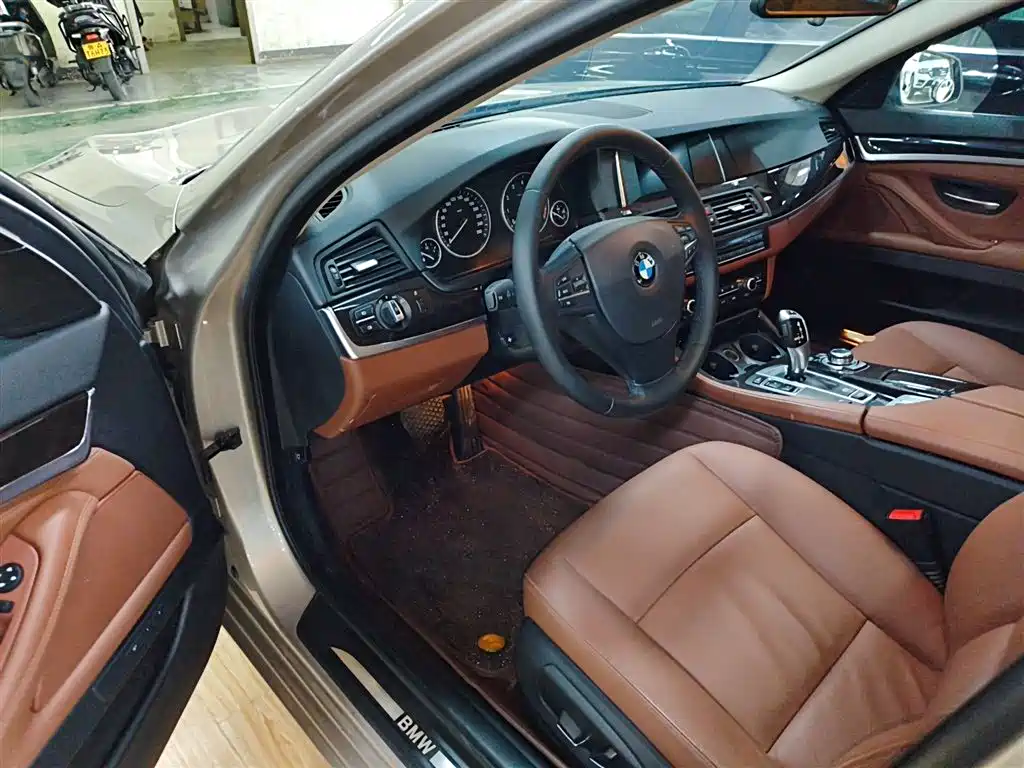 BMW 5 Series 2014 525Li Leading фото 12