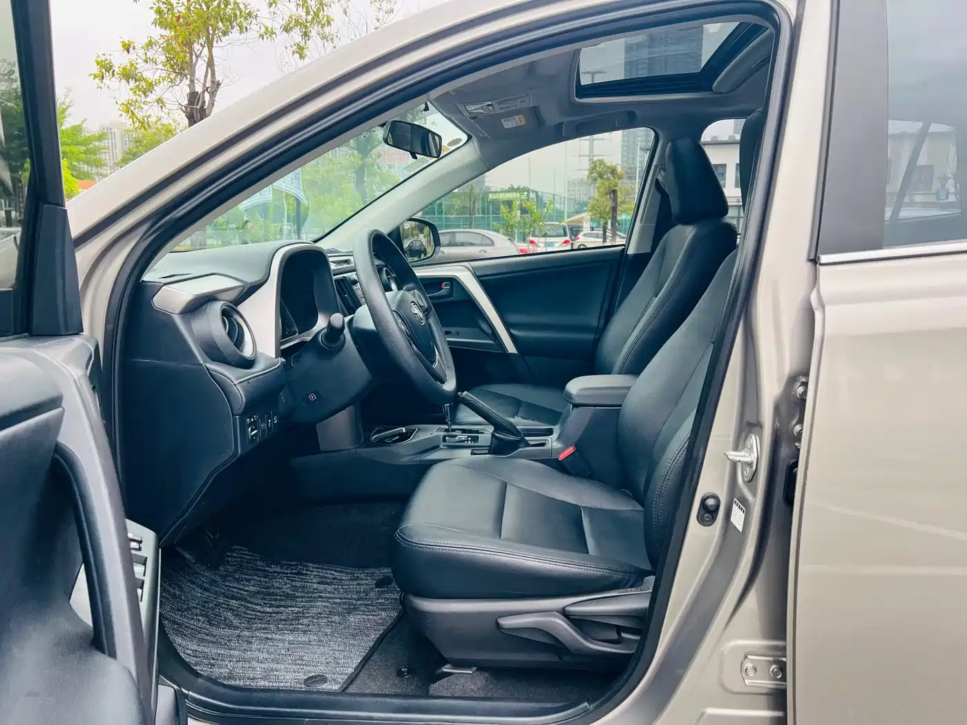 Toyota RAV4 Rongfang 2019 2.0L CVT 2WD Trend Edition China VI фото 11