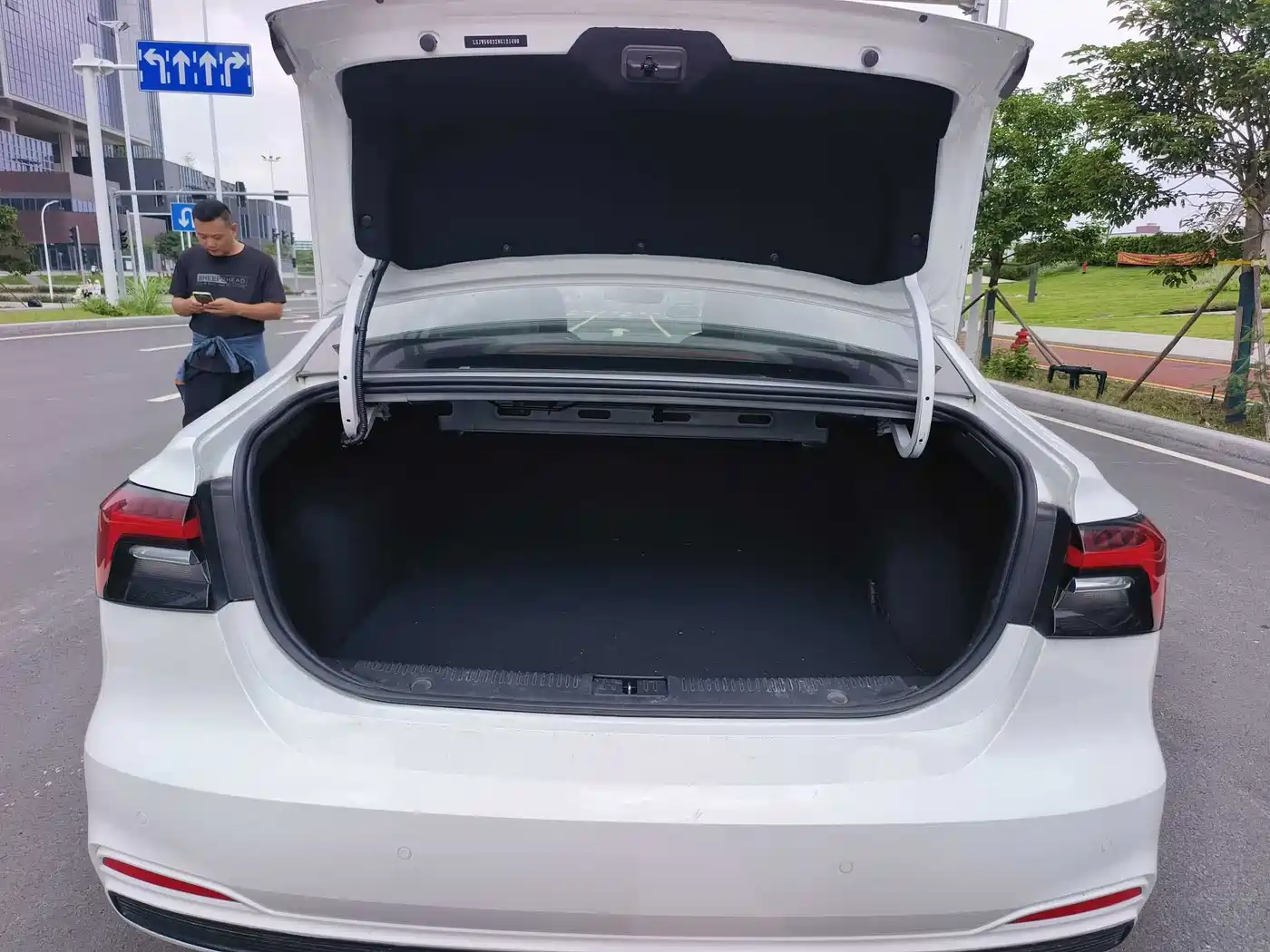 Roewe i6 MAX EV 2023 2022 EV 500 Sunroof Premium