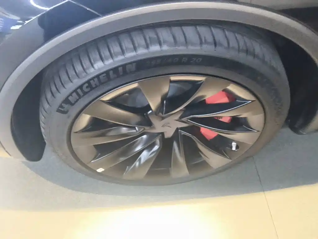 Tesla Model Y 2026 2025 Rear-Wheel Drive