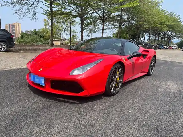 FERRARI 488