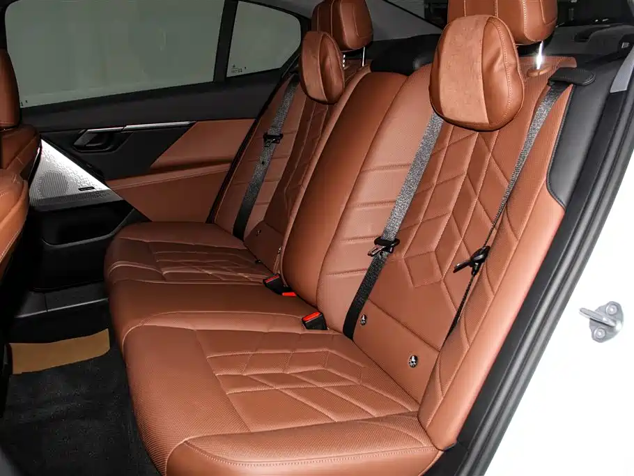 BMW 5 Series 2024 530Li Leading M Sport Package фото 19