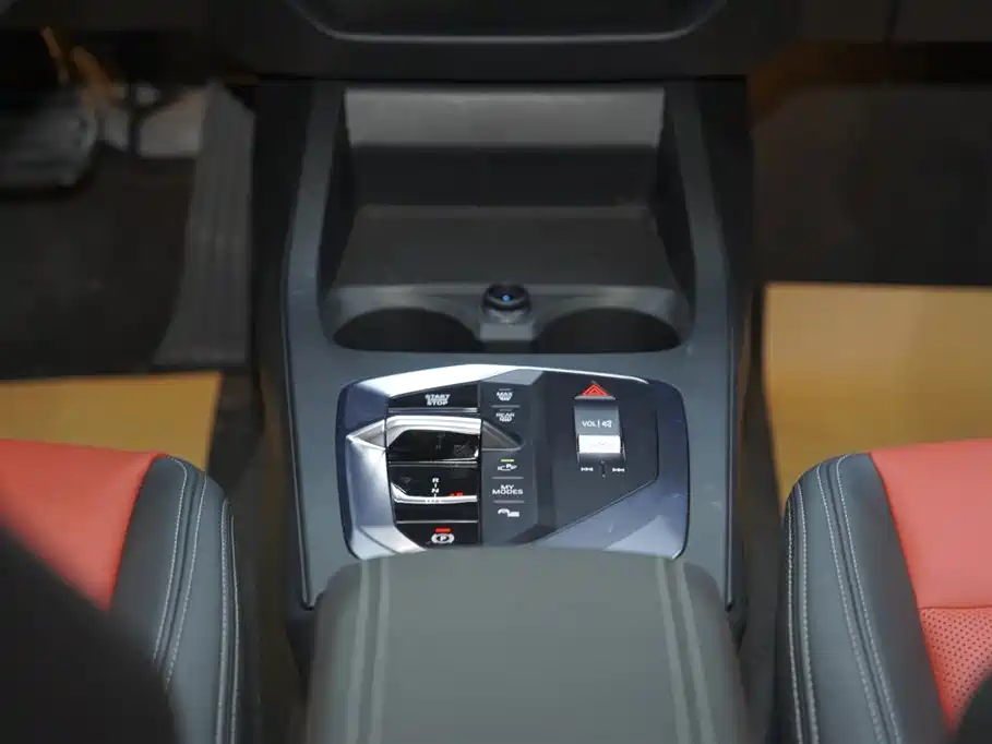 BMW 2 Series 2025 225L M Sport Package фото 20