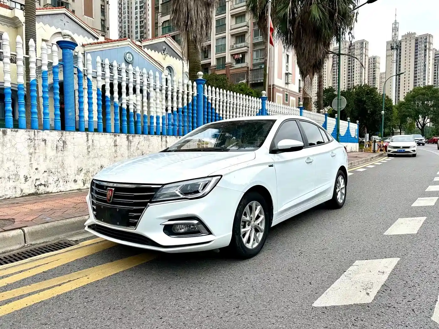 Фото 1 - Roewe i5