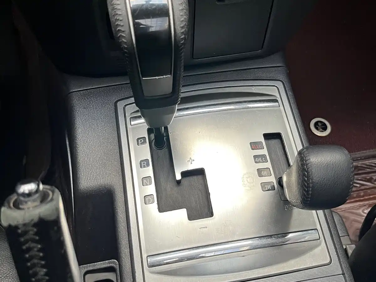 Mitsubishi Pajero (Import) 2016 3.0L Automatic Standard (China V) фото 17