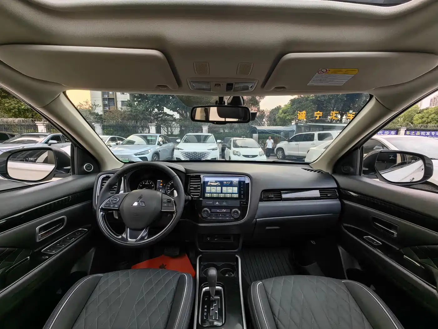 MITSUBISHI OUTLANDER
