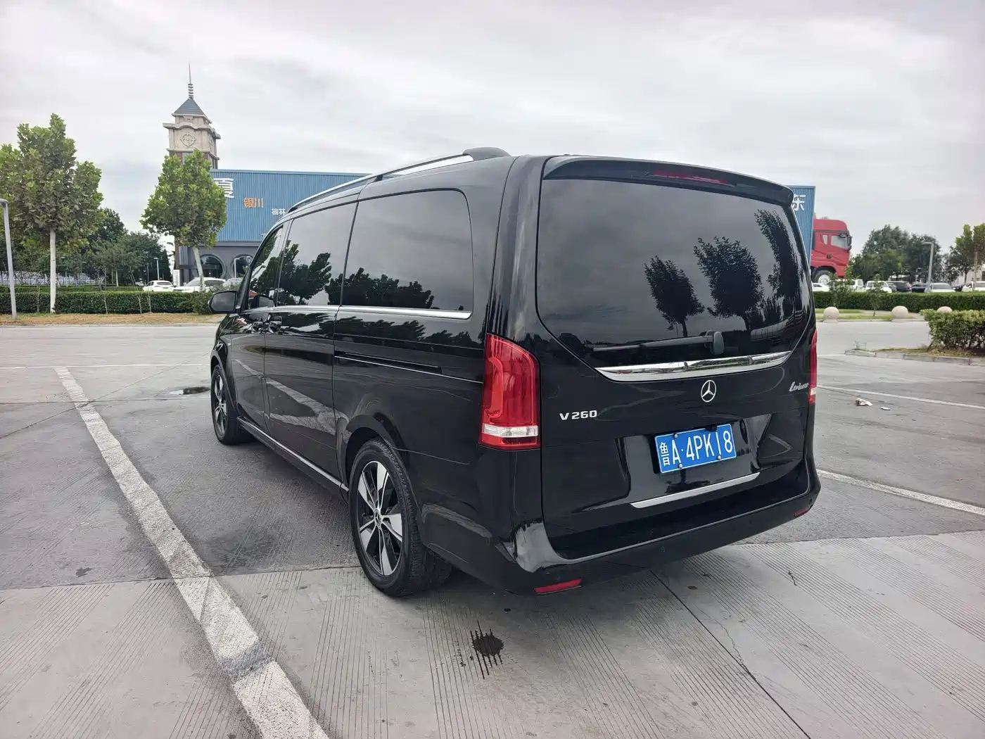 Photo 4 - Mercedes-Benz V-Class