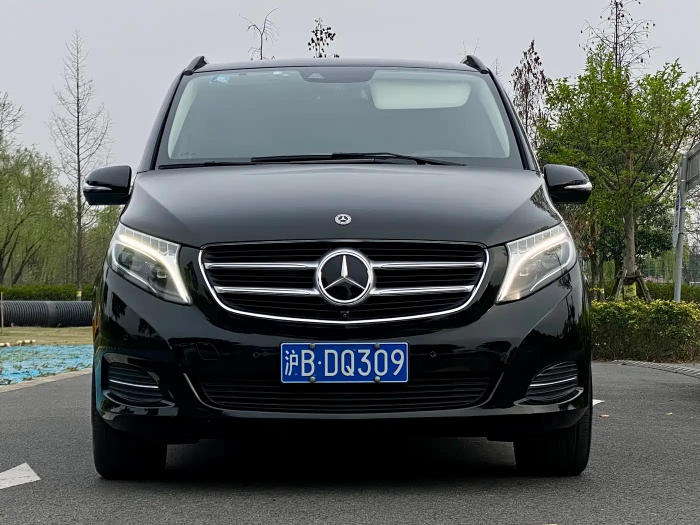 Mercedes-Benz V-Class 2017 Model V 260 L Premium Extended Edition фото 22