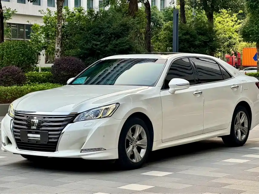 Toyota Crown 2015 2.0T Fashion фото 2