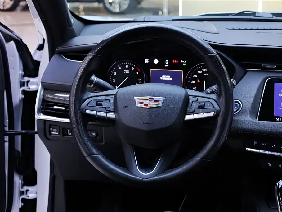 Фото 23 - Cadillac XT4