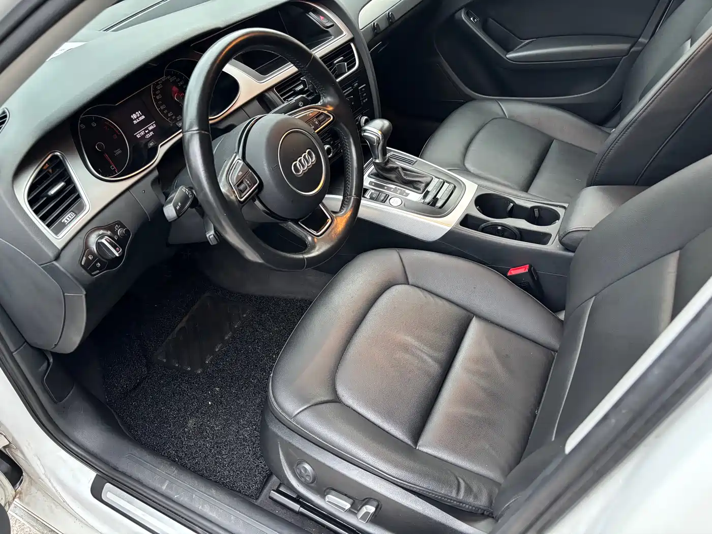 Audi A4L 2016 35 TFSI Collector's Edition Automatic Standard фото 4