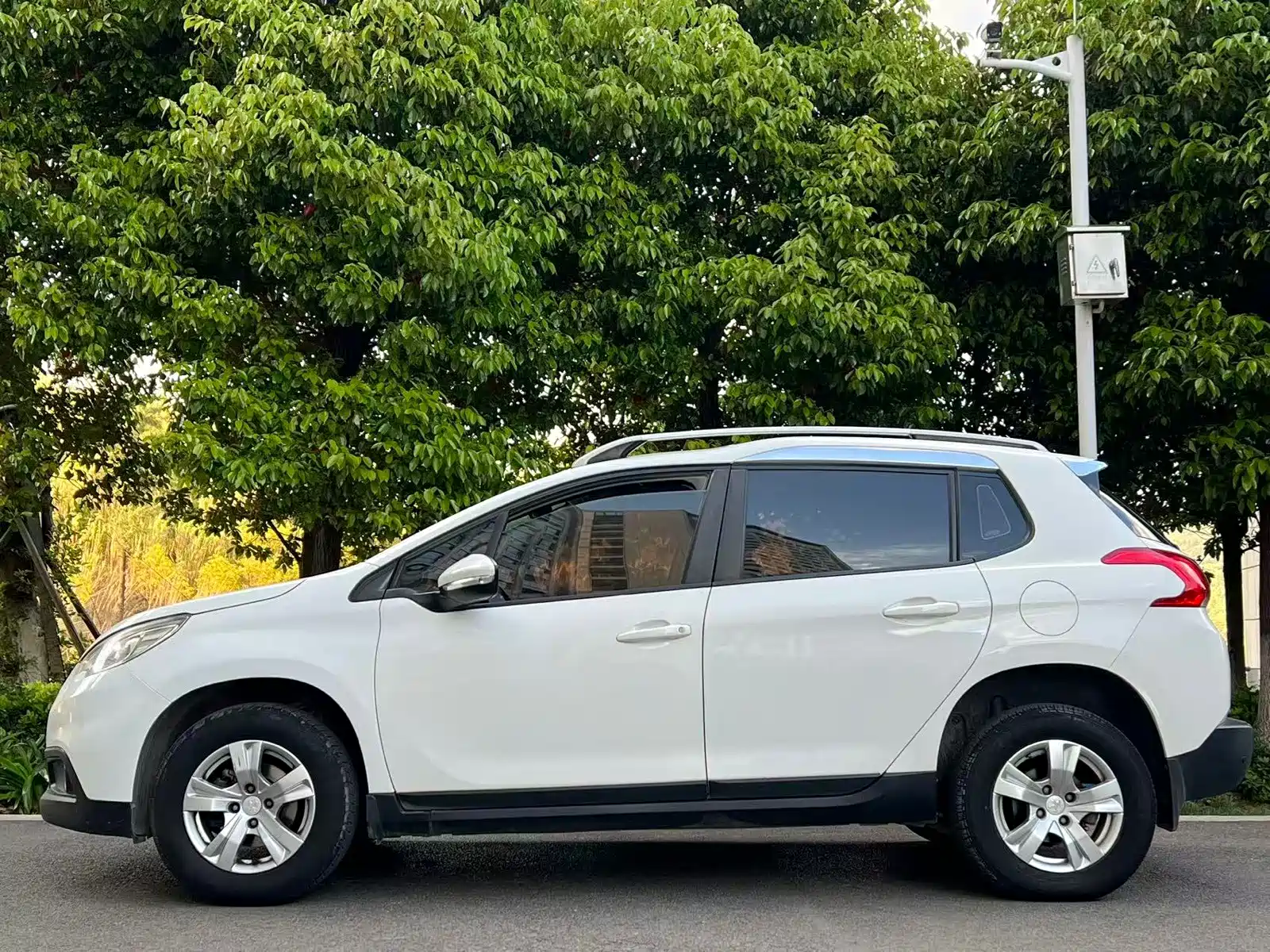 Photo 8 - Peugeot 2008