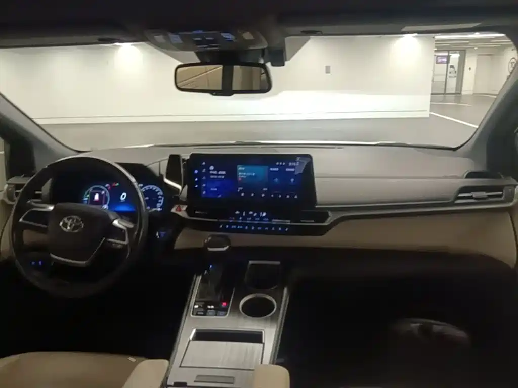 Toyota Sienna 2021 2.5L Hybrid Ultimate Edition фото 16