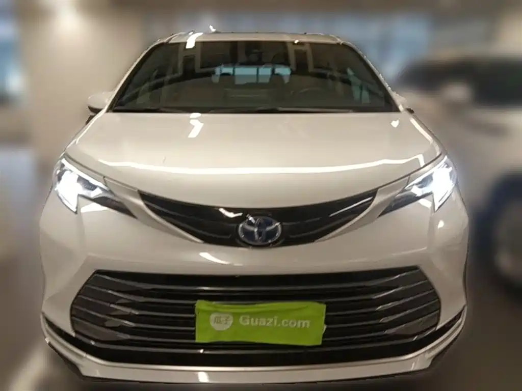 Toyota Sienna 2021 2.5L Hybrid Ultimate Edition фото 5