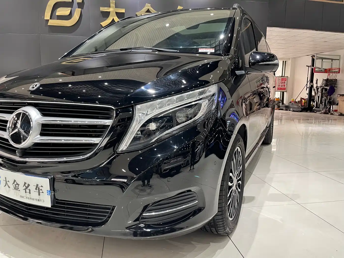 Mercedes-Benz V-Class 2018 V 260 L Premium Long Wheelbase Edition China VI фото 11