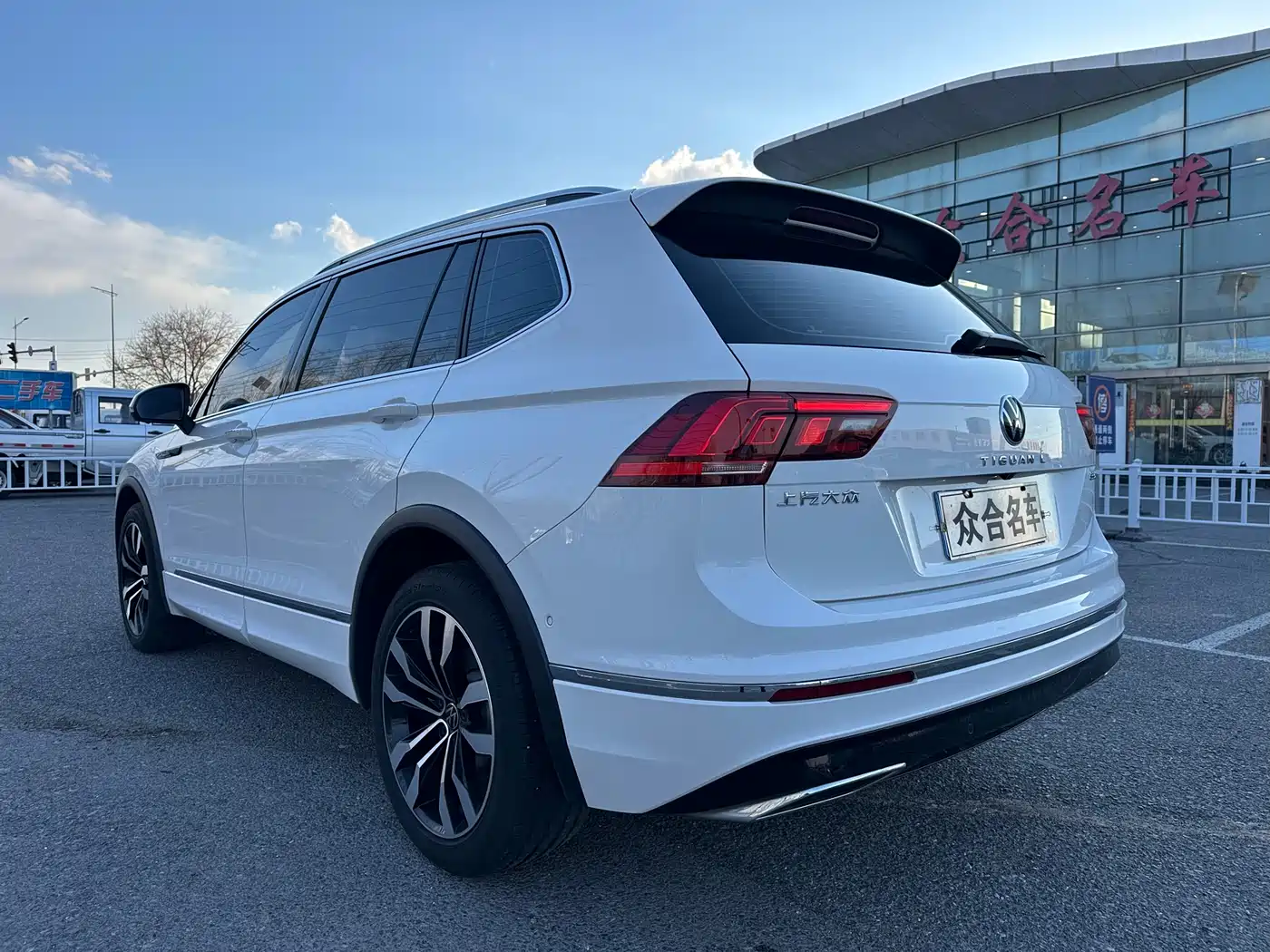 Volkswagen Tiguan L 2021 330TSI Automatic 2WD R-Line Premium фото 5