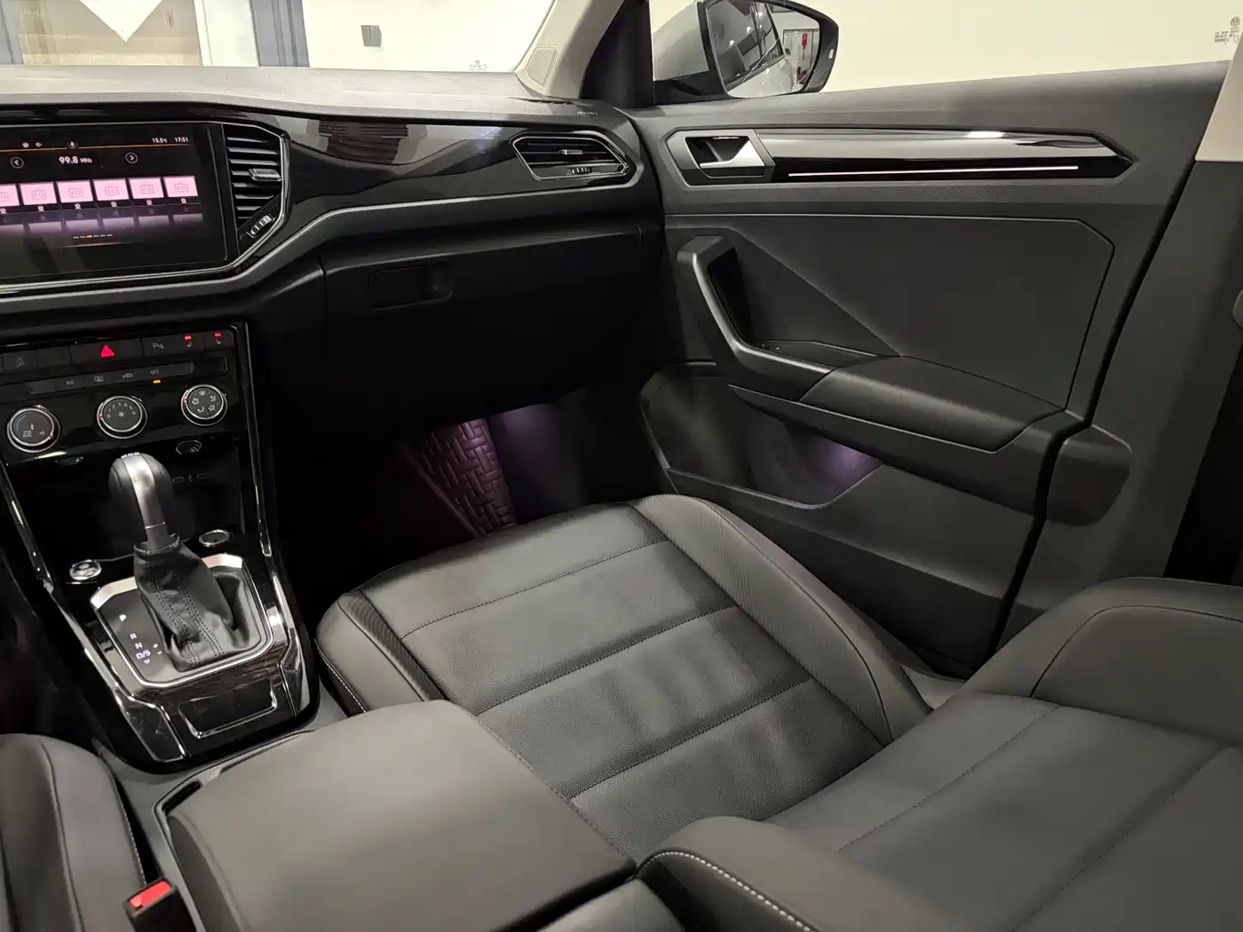 VOLKSWAGEN T ROC EXPLORING SONGS