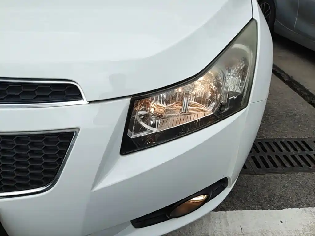 Фото 24 - Chevrolet Cruze