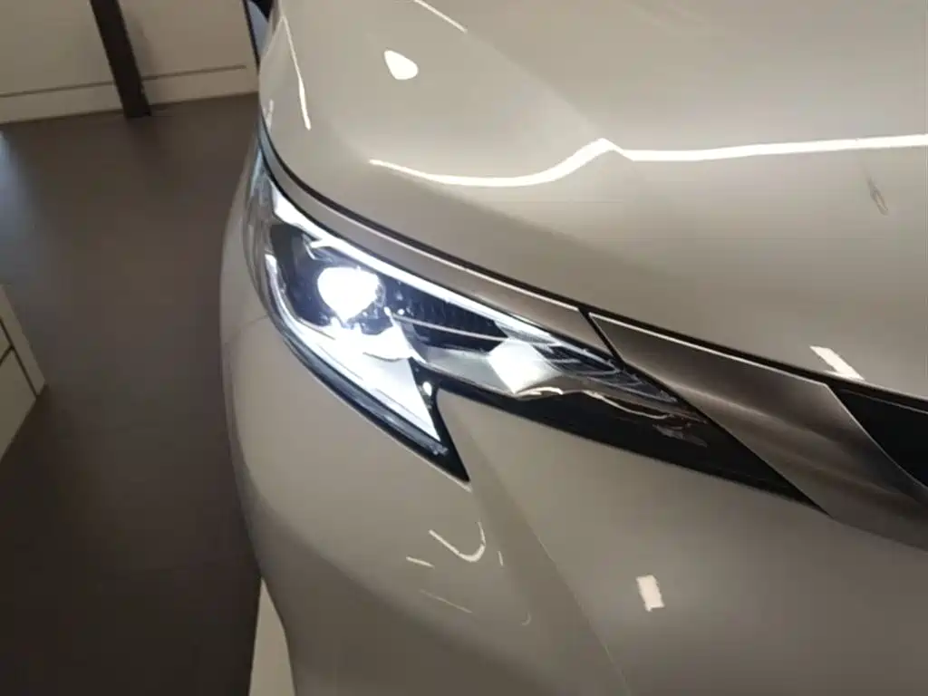 Toyota Sienna 2021 2.5L Hybrid Ultimate Edition фото 13