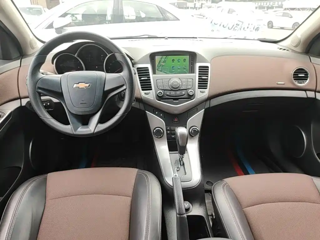 Фото 10 - Chevrolet Cruze