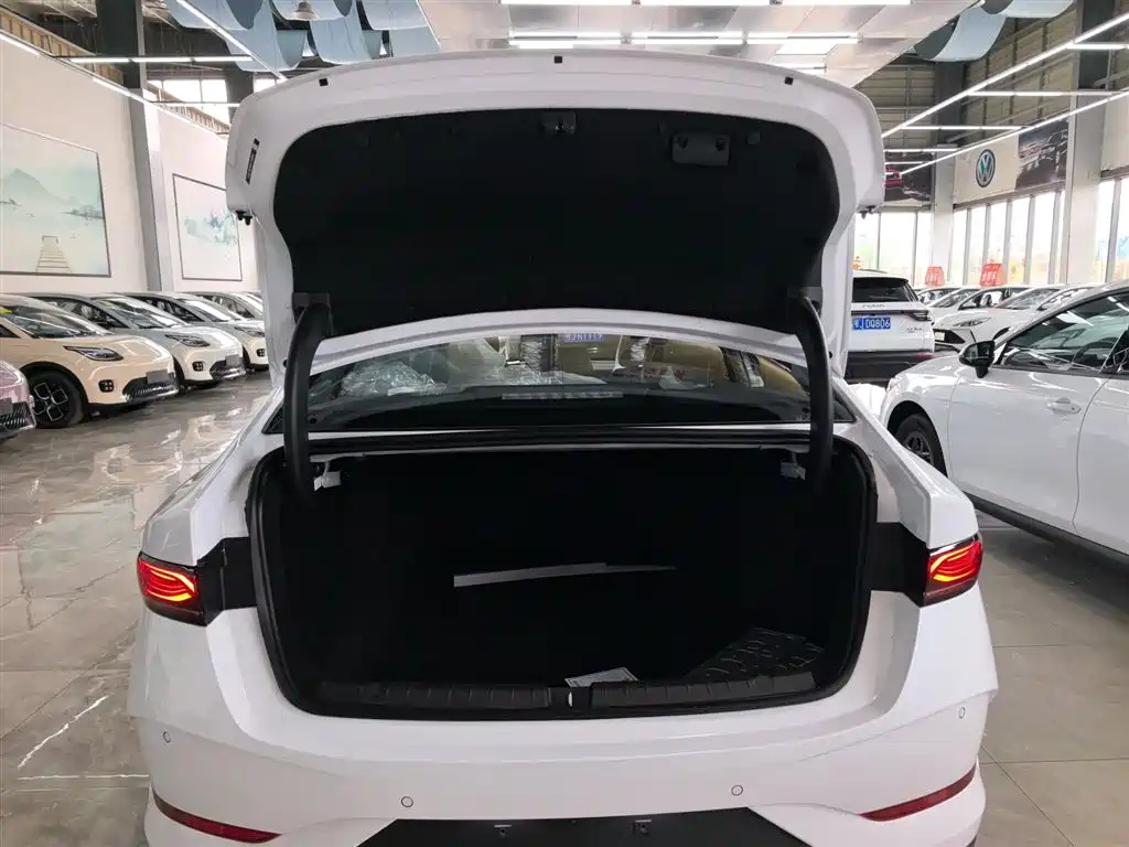 BYD Qin PLUS 2026 DM-i Smart Edition 128KM Progressive фото 19