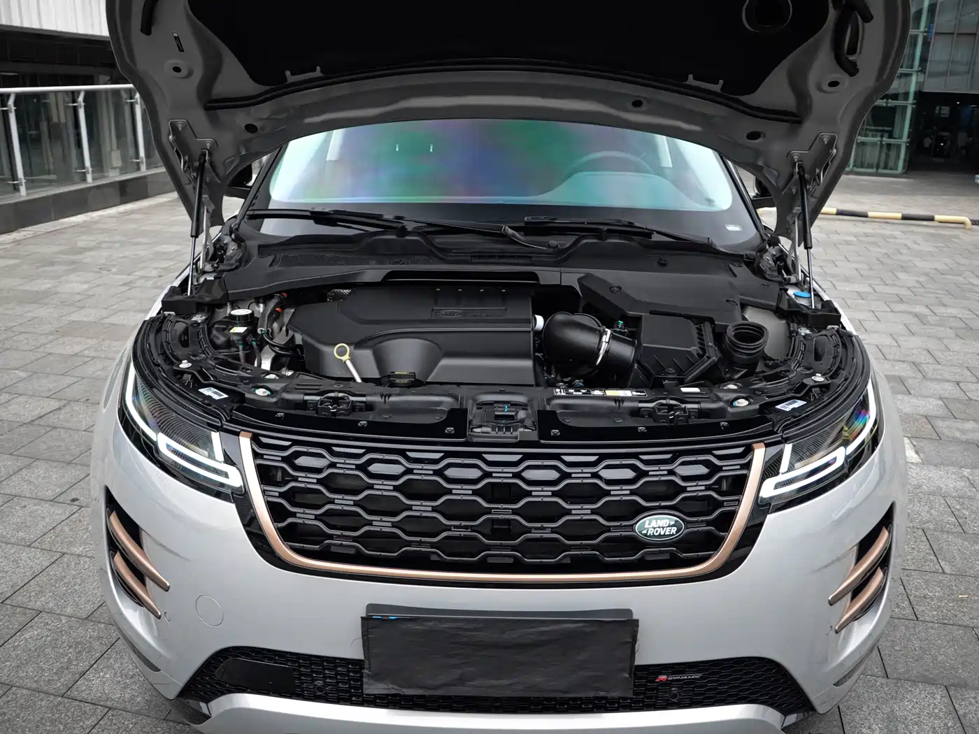Land Rover Range Rover Evoque 2023 Range Rover Evoque L 249PS Corinthian Bronze Special Edition фото 14