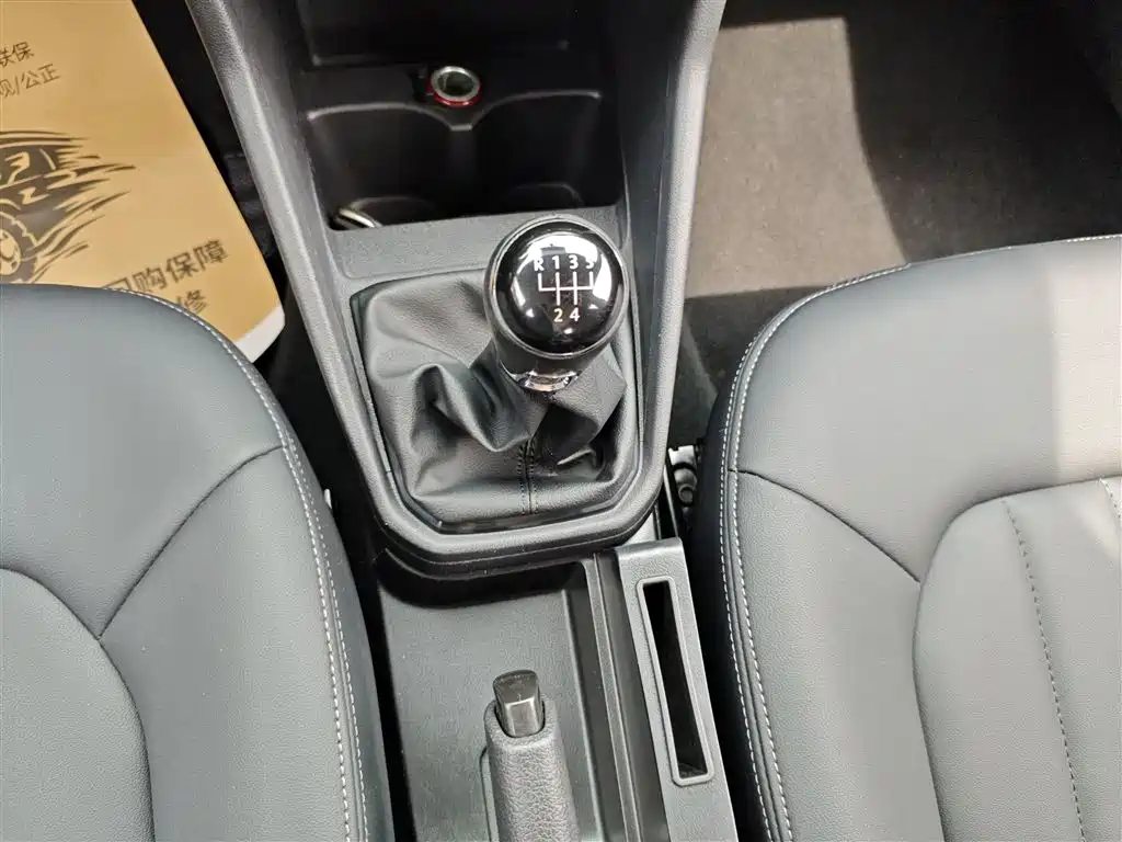 Volkswagen Jetta 2019 Dream Edition 1.5L Manual Fashion фото 14