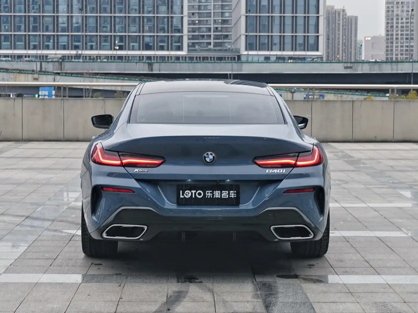 BMW 8 SERIES