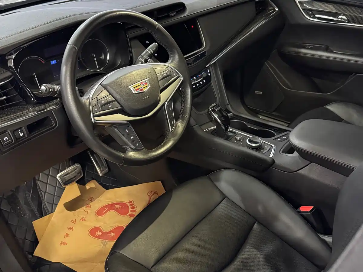 Фото 5 - Cadillac XT5