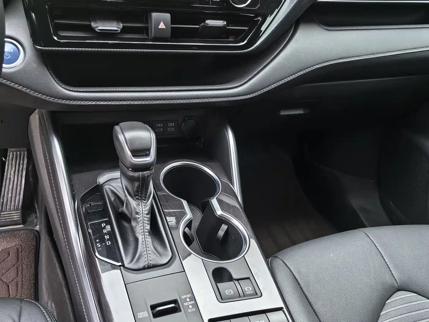 Toyota Crown Kluger 2022 2.5L HEV 4WD Premium Edition фото 11