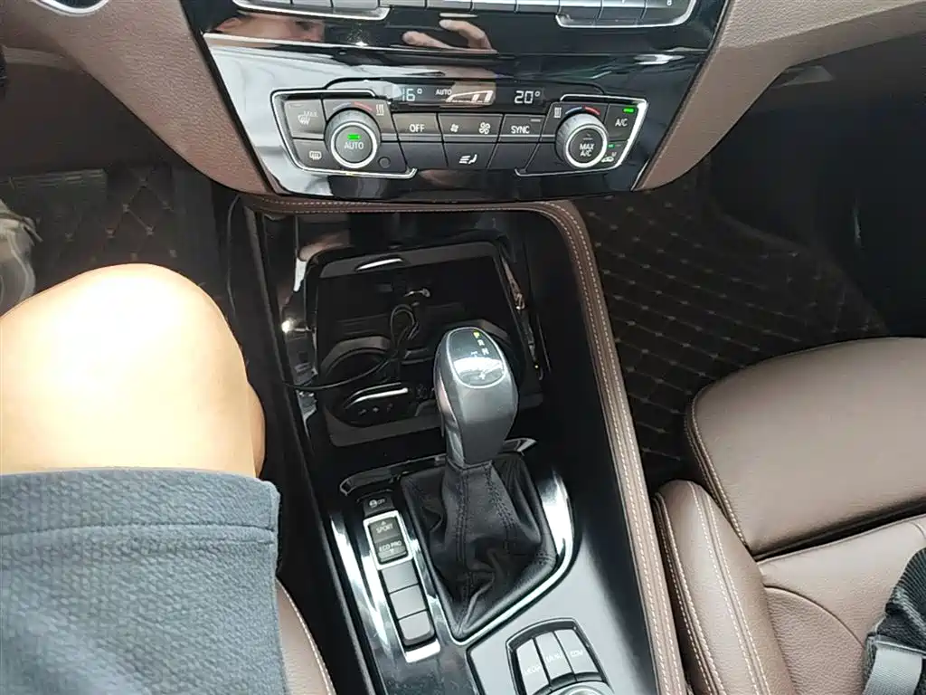 BMW X1 2018 sDrive18Li Premium Model фото 14