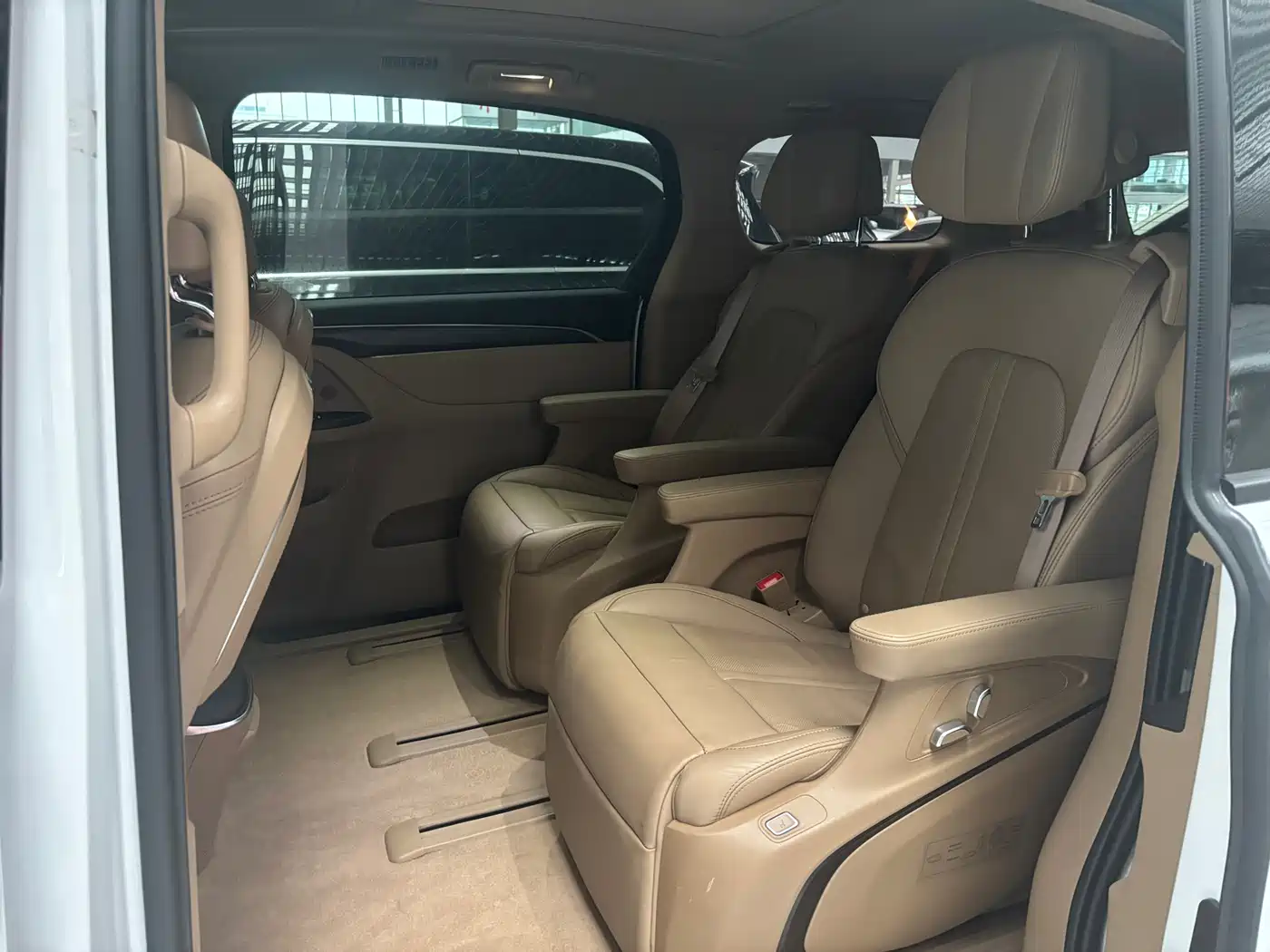 Buick GL8 2021 ES Landlord 653T Luxury фото 6