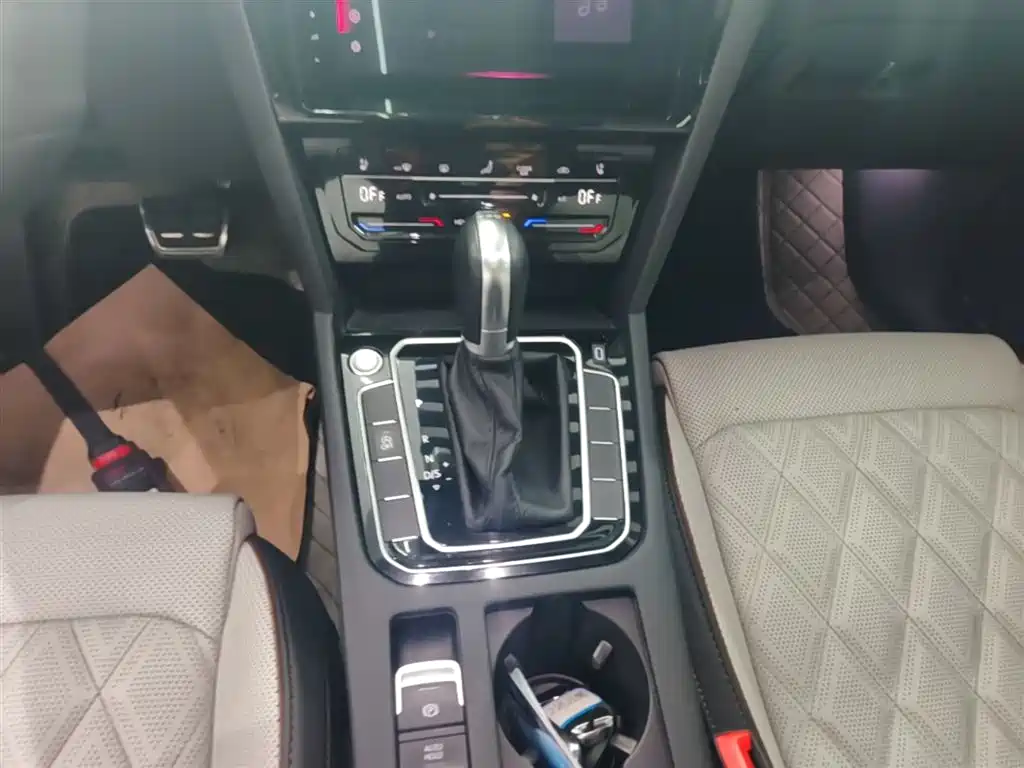 Volkswagen Magotan 2023 2 Million Units Anniversary Edition 330TSI DSG Leading Type фото 14