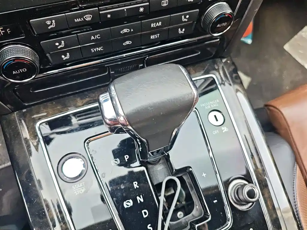 Volkswagen Phaeton 2015 Model 3.0L Exclusive Edition фото 14