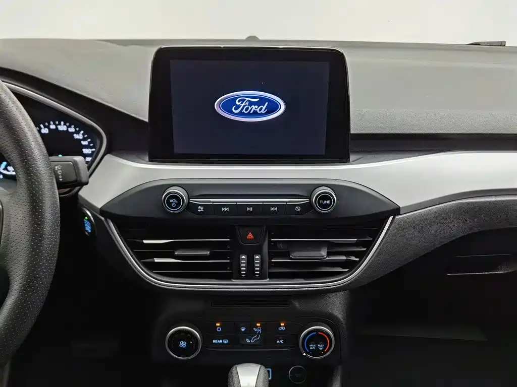 Фото 12 - Ford Focus