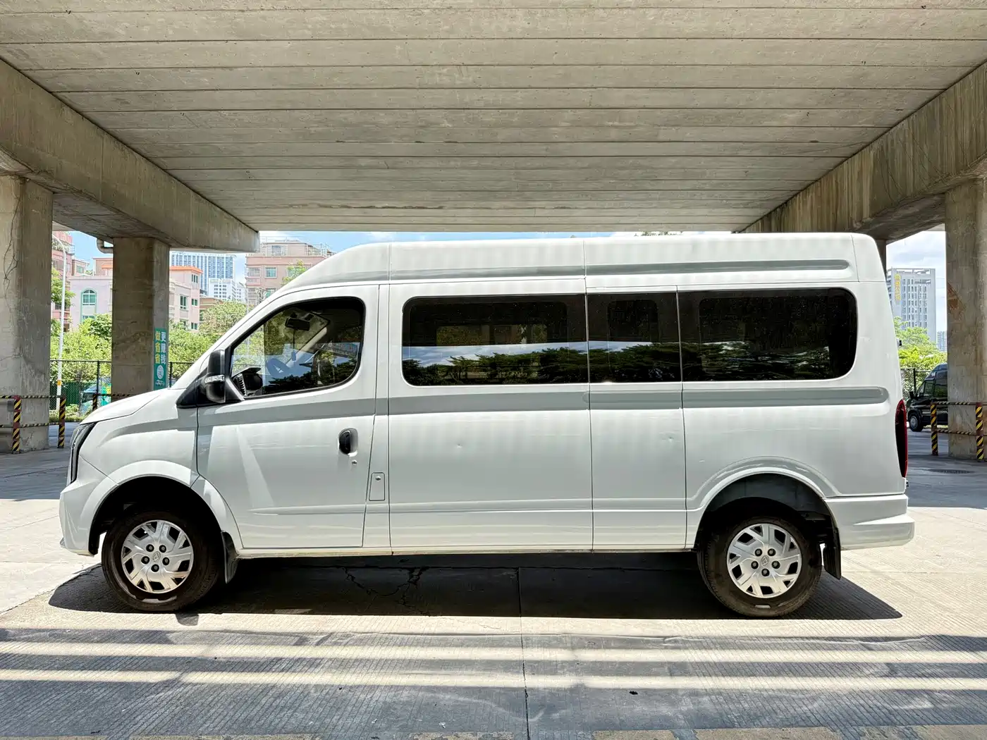 SAIC Maxus Xintu V80 2024 2024 Aoyun 6AMT Long Wheelbase Medium Roof 147Ps 6/7/8/9-seater