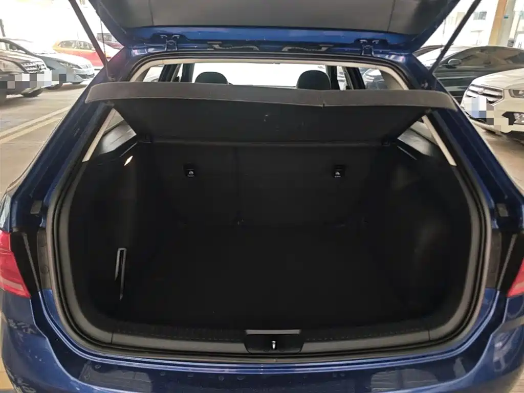 Volkswagen Lavida Tour 2015 230TSI DSG Comfort Edition фото 19