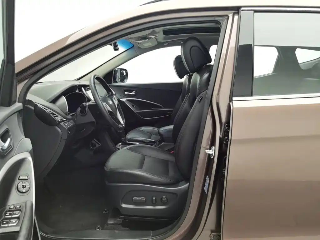 Hyundai Santa Fe 2014 2013 Model 2.4L Automatic 2WD Smart