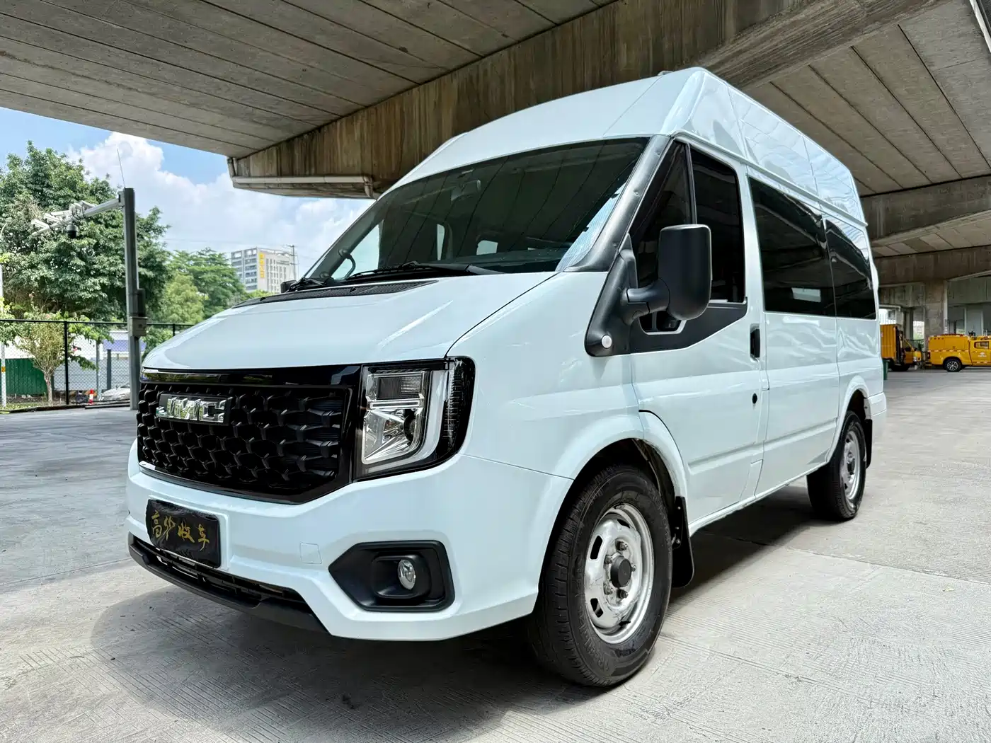 Jiangling JMC Fushun 2025 2025 Model 2.0T 6MT Diesel Short Wheelbase Medium-High Roof Commercial MPV 5/6 Seats