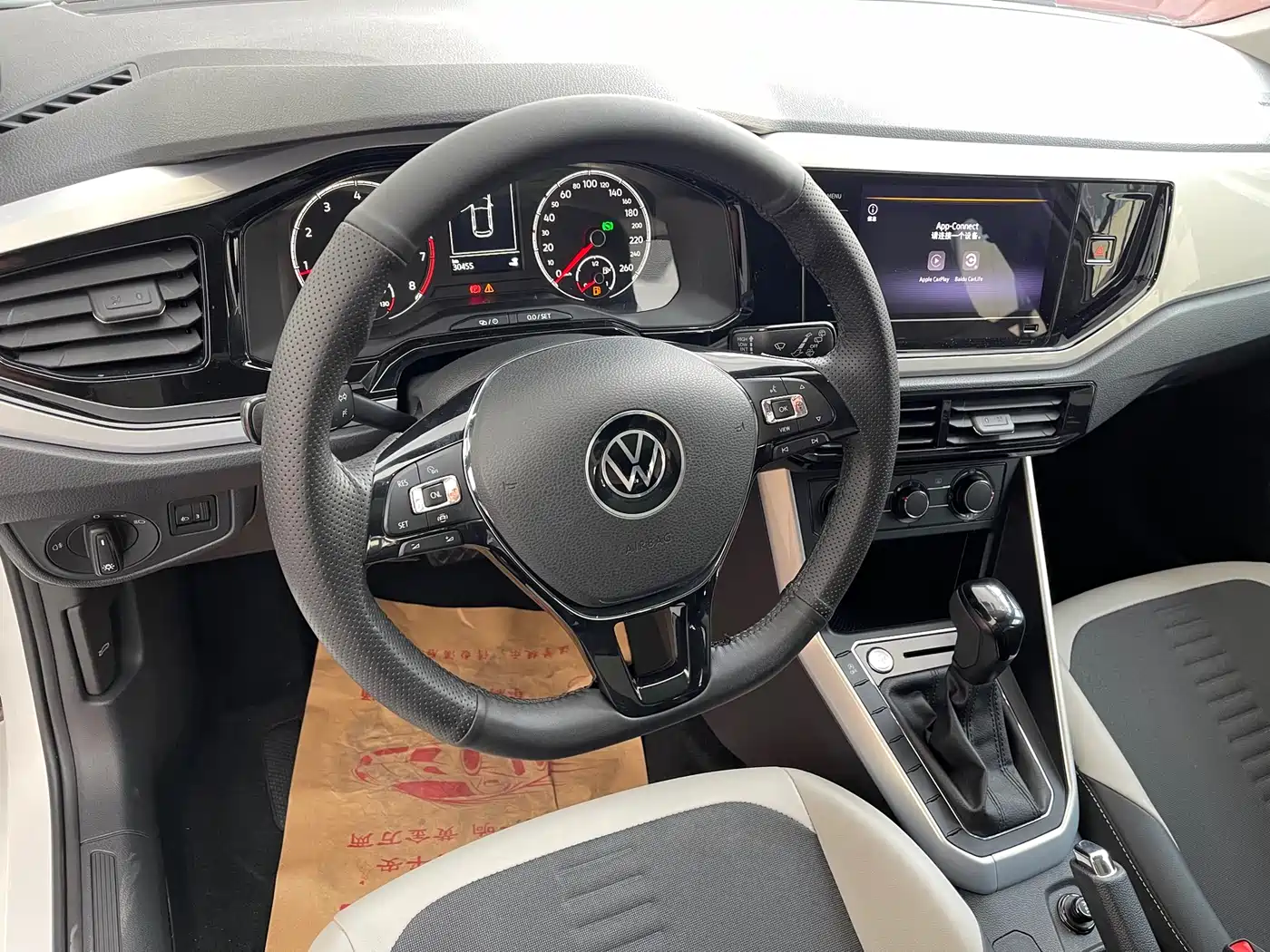 VOLKSWAGEN POLO