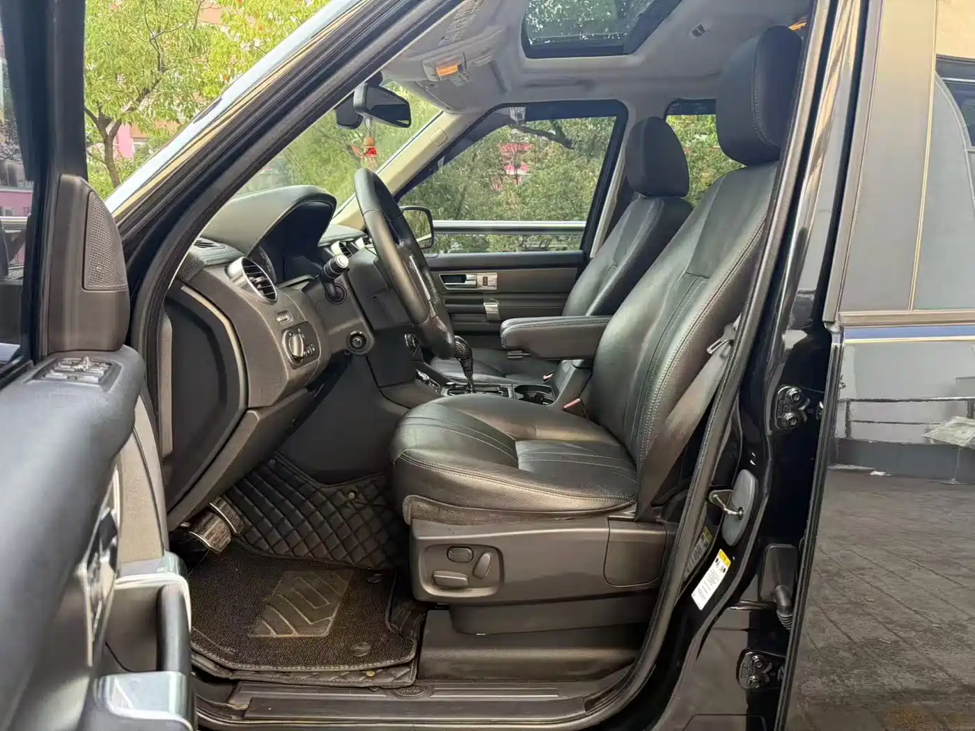 Land Rover Discovery 2012 5.0 V8 HSE фото 4