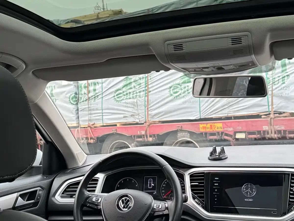 VOLKSWAGEN T ROC EXPLORING SONGS