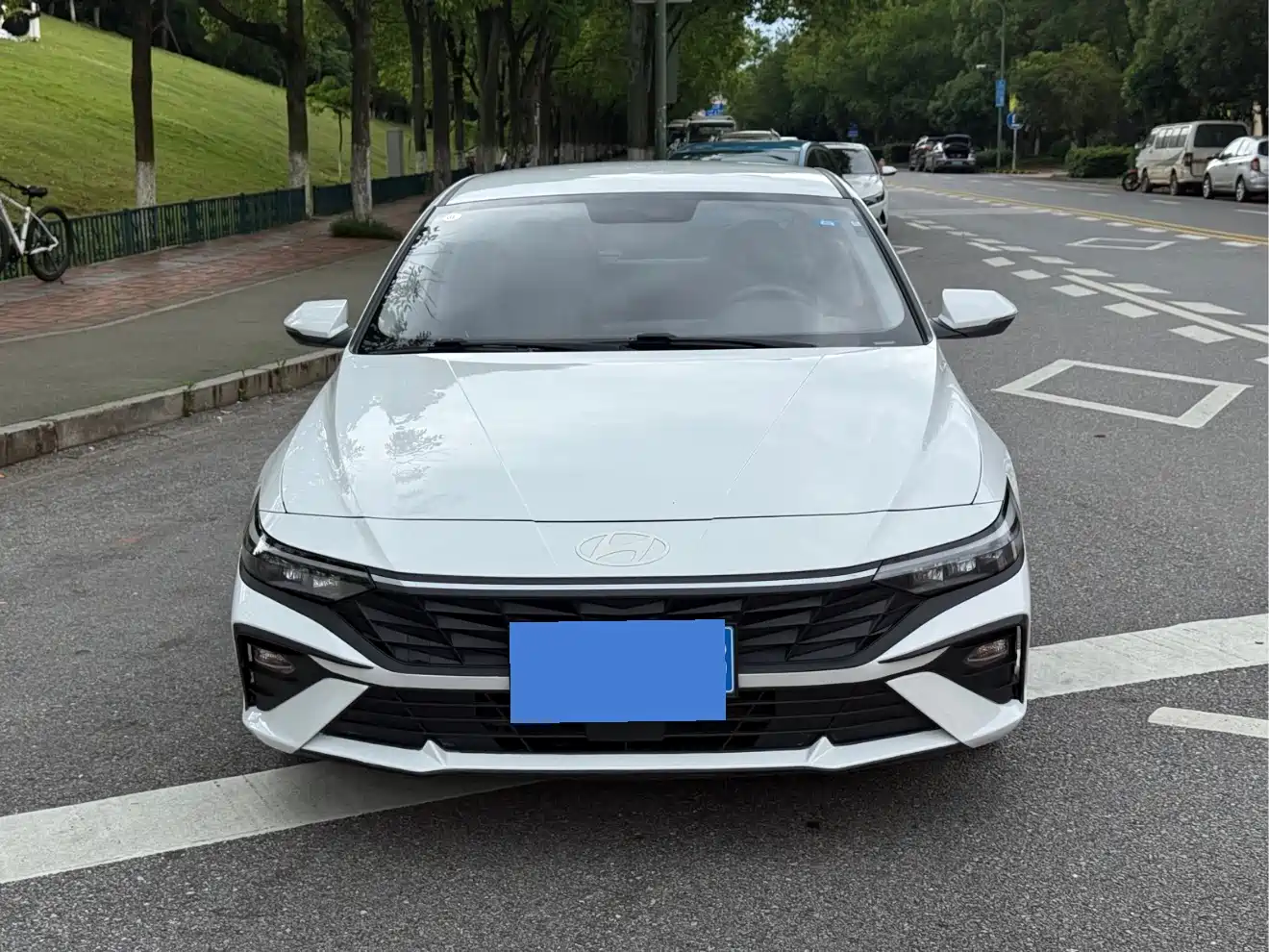 Hyundai Elantra 2023 1.5L CVT GLS Premium фото 2