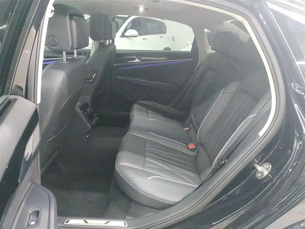 Volkswagen Passat 2022 330TSI Premium Edition фото 17