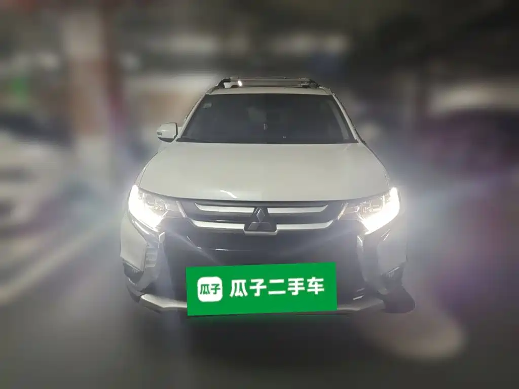 Mitsubishi Outlander 2018 2018 2.4L 4WD Luxury Edition 7-seater