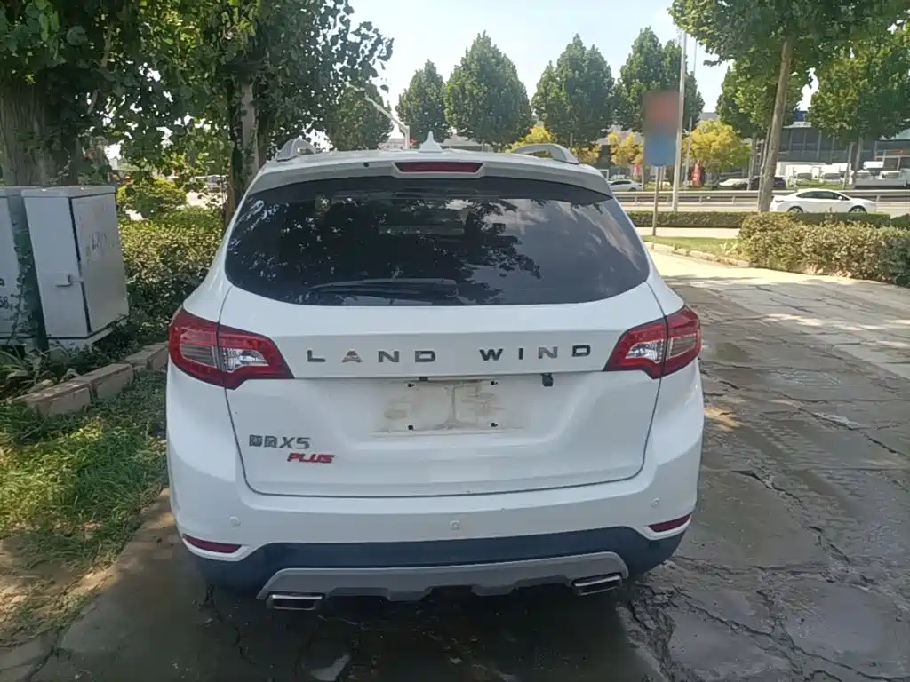 Landwind X5 2017 2016 Plus 1.5T CVT Pioneer Edition
